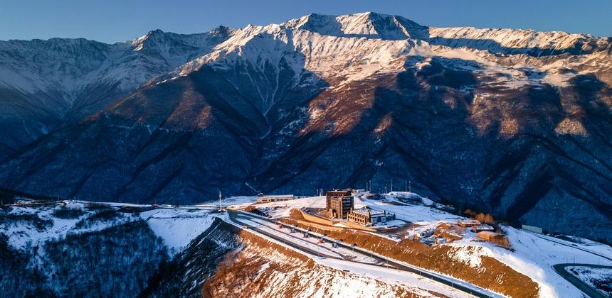 Гид по горнолыжным курортам от «Кавказ.РФ»: высокогорный отель и самая длинная в мире трасса