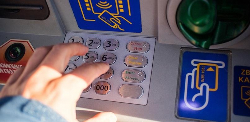 Два турецких банка приостановили обслуживание карт «Мир»