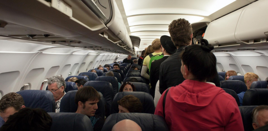 Туристов не пустили на рейс из-за технической ошибки в загранпаспорте