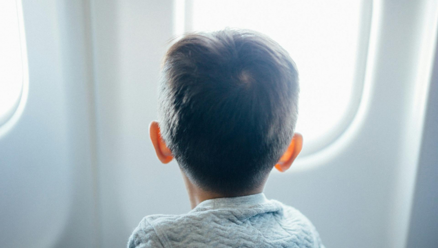 Как теперь летать с детьми за границу: правила и документы