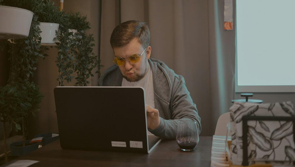 Юристы: надо удалить все продающие посты из Instagram* и Facebook* к сентябрю