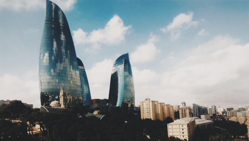 Туроператоры: спрос на туры в Азербайджан продолжил падение