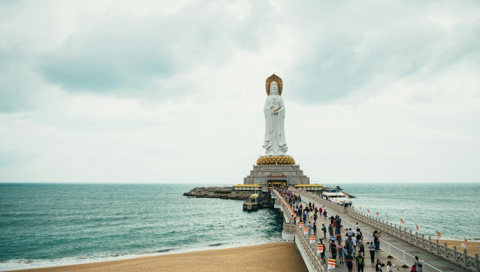 Сотни российских туристов застряли на Хайнане из-за тайфуна