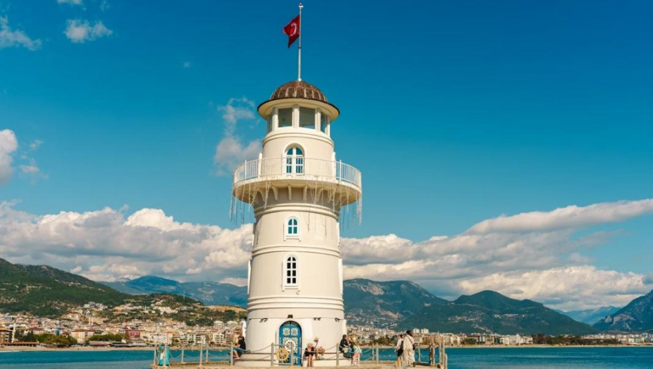 Турпоток из России в Турцию начал расти после падения