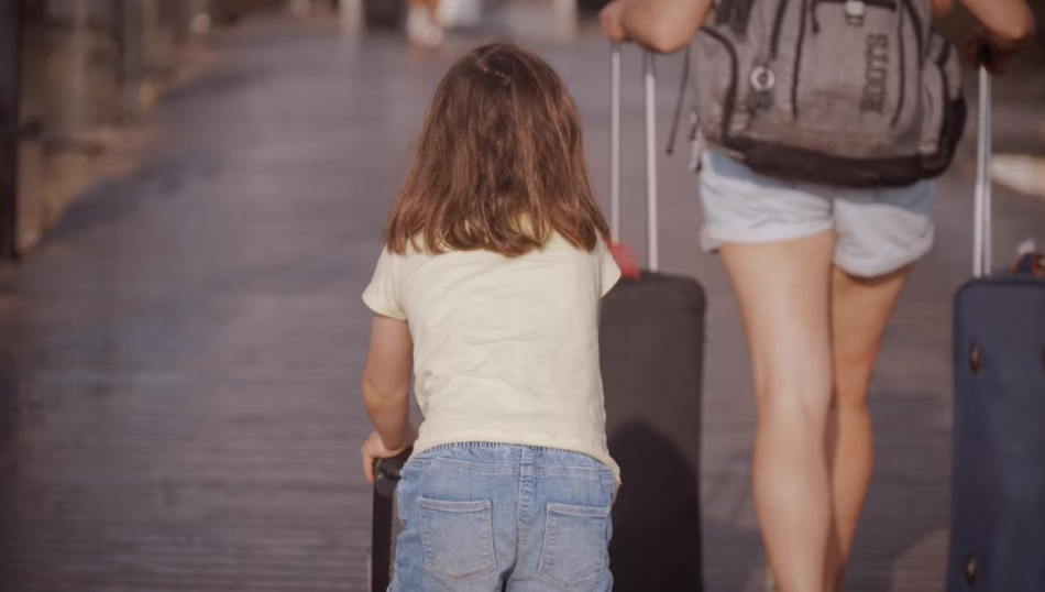 Могут ли ребенка не выпустить за границу из-за долгов родителей?