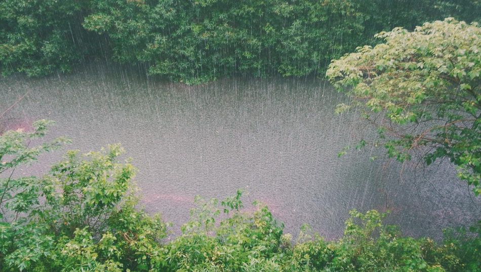 Российские туристы застряли на филиппинском острове Боракай из-за тайфуна
