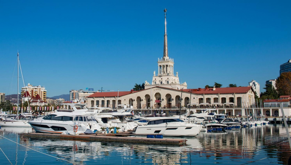 Пассажиры первого парома из Трабзона не могут сойти на берег в Сочи