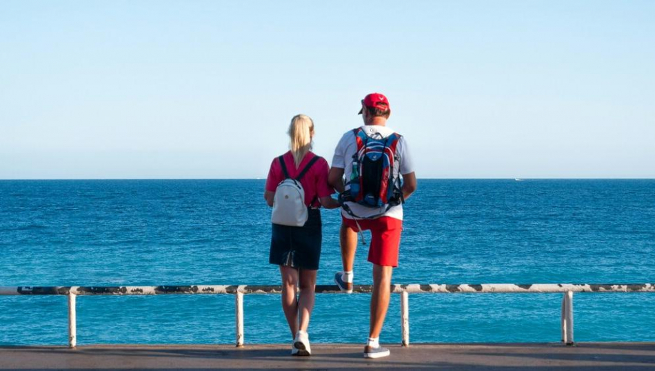 Крупный туроператор: чаще всего туристы бронируют туры за рубеж в турагентствах