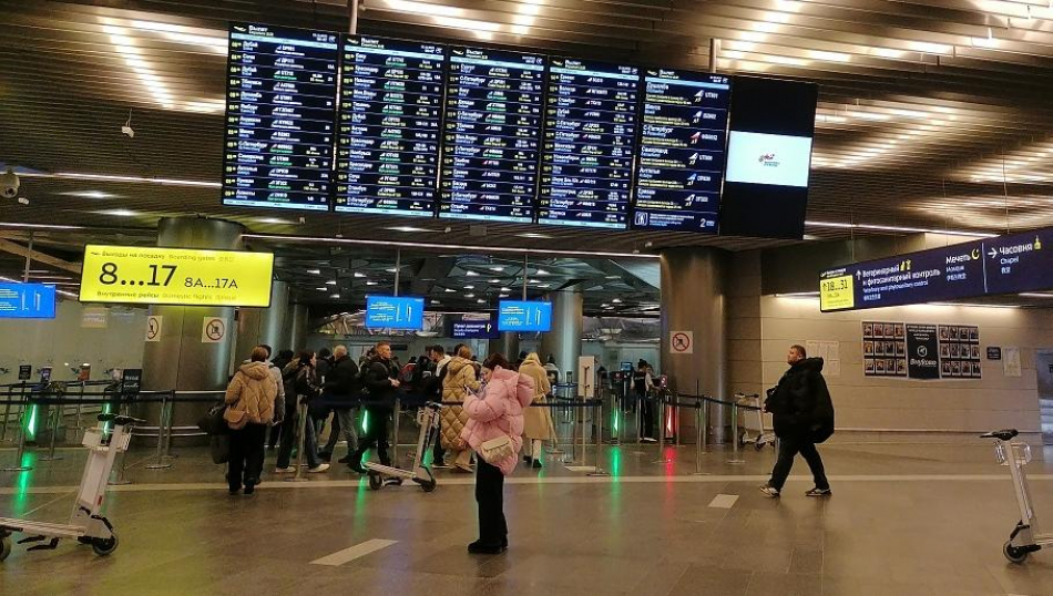 Рейсы в столичных аэропортах задерживаются на срок до 20 часов