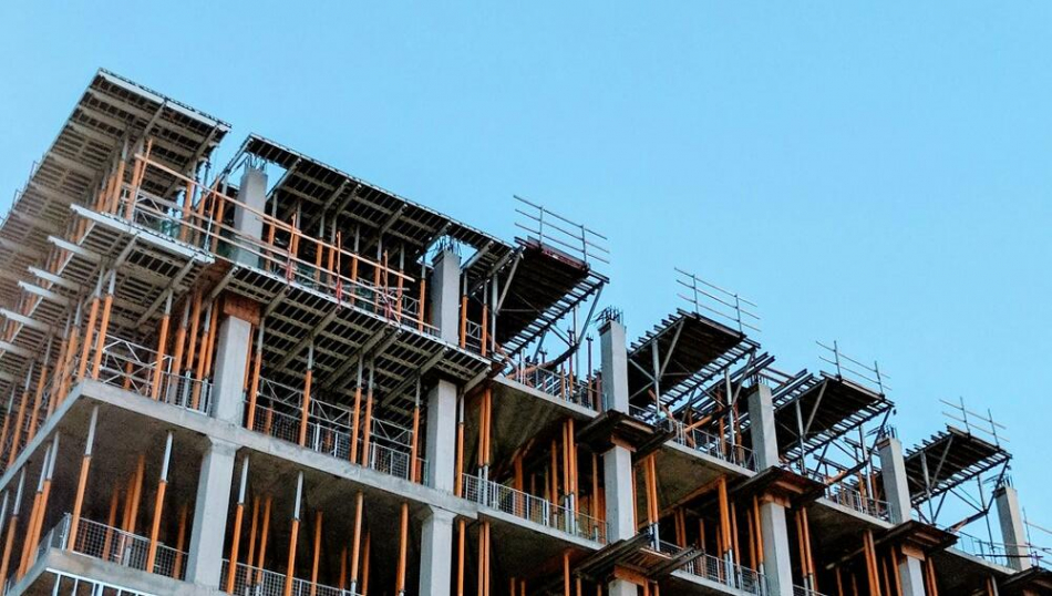 Эксперт объяснил, почему в России нет дефицита номерного фонда