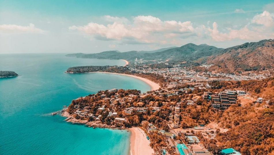 Российские туристы вторые сутки не могут вылететь с Пхукета