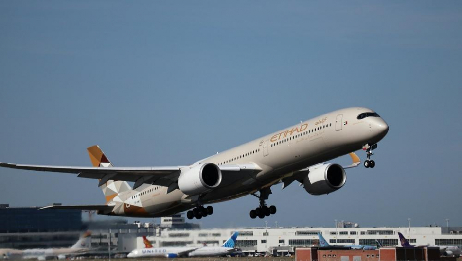 Из Абу-Даби вылетел первый самолет, скоро ожидается рейс в Москву