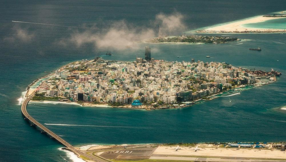 «Чем мы хуже?!»: российские туристы записали видеообращение к властям России