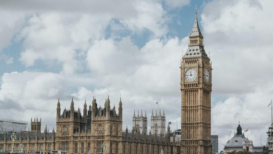 Гудбай Британия? Российским туристам стало сложнее получить визу