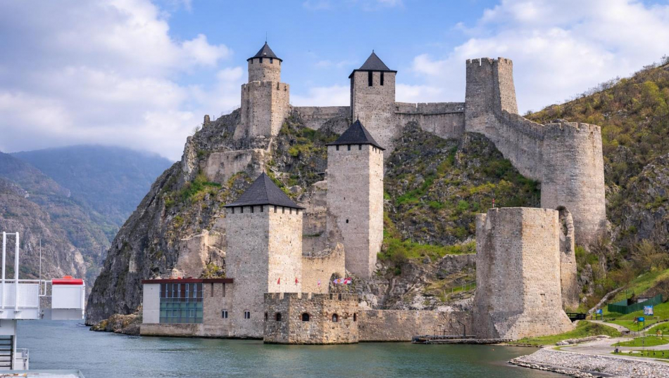 Экскурсионная Европа снова доступна: прямой перелет и без визы