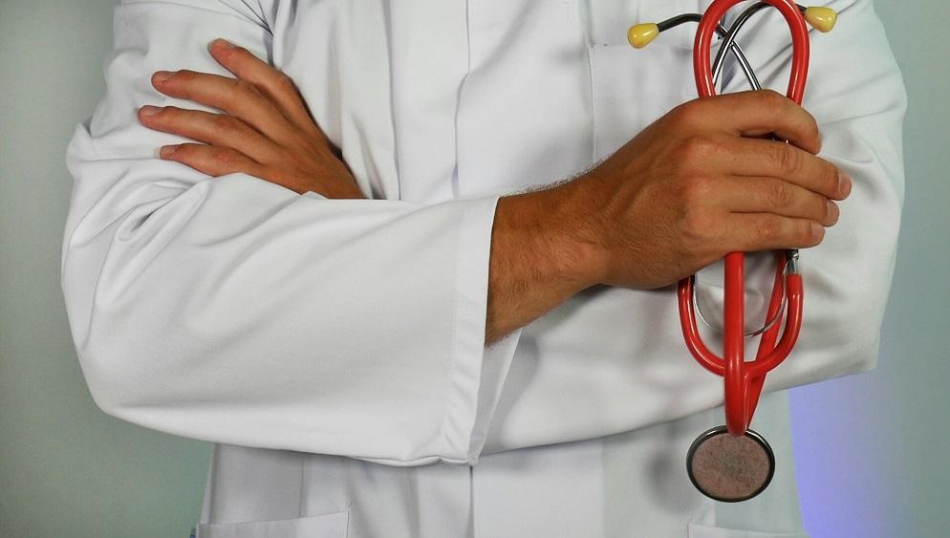 Аэропорт Сочи заплатит пассажирке более 700 тыс. рублей за скользкий пол