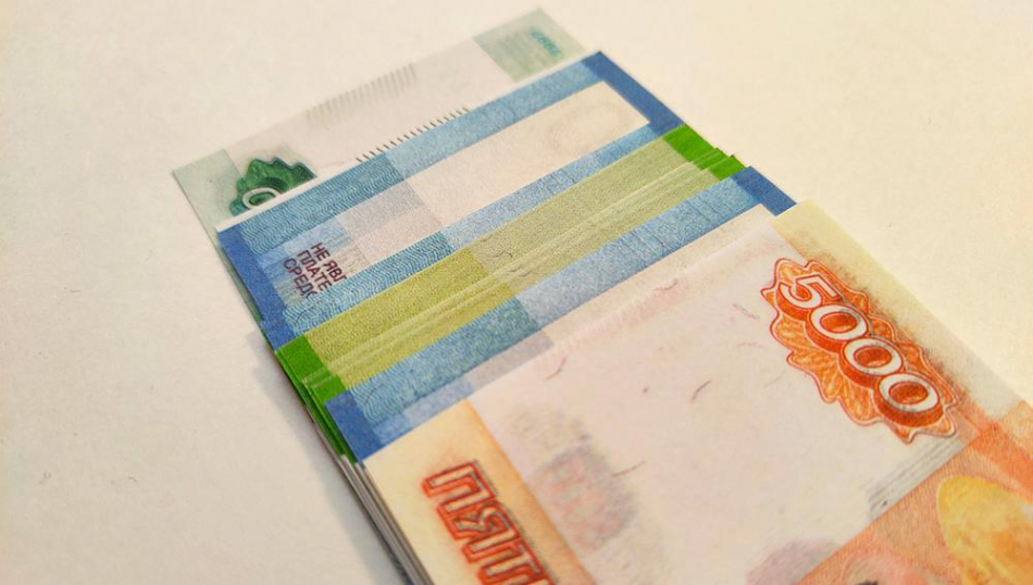 Рубль крепнет: стоит ли туристам сейчас покупать туры?