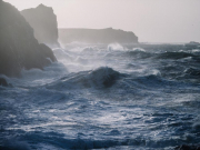 В Японии объявили угрозу цунами после землетрясения