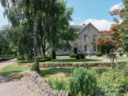 Путин поручил приспособить исторические усадьбы и сельхозземли под туризм