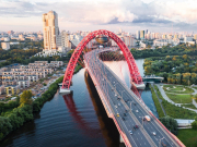 Жара и ураганы не снизили спрос на туры в Москву