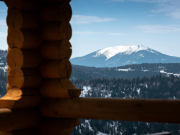 Туристы раскупили все места в самых дорогих отелях Алтая на Новый год