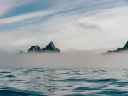 Российские туристы устроили голодовку на заглохшем круизном лайнере