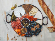 «Из принципа». Российским туристам запретили ввозить хамон из Евросоюза