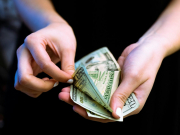 Ждать ли доллар по 85 рублей? Прогнозы экспертов