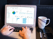 Кто стал главным конкурентом турагентов, и ждать ли нового роста курса рубля