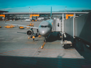 Пилотов хотят удерживать в России льготной ипотекой