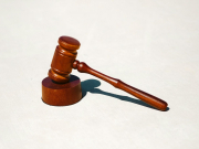 Туристов не выпустили за границу из-за несуществующего долга