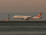 Из-за отмены рейса туристы улетели сами в другой отель: вернут ли им деньги?