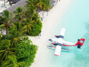 Кто платит за непогоду: туристы опоздали на рейс с Мальдив