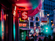 Эксперты прогнозируют рост доллара до 84-85 руб.