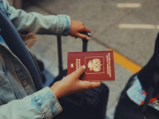 Наложение строк в загранпаспорте: выпустят ли за границу?