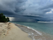 Россиянин погиб на Пхукете во время купания в Андаманском море