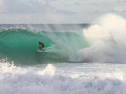 Десятки туристов остались без новогодних серф-туров