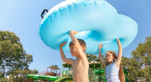 Яркие семейные номера, клуб и аквапарк: всё для отдыха с детьми в Кемере