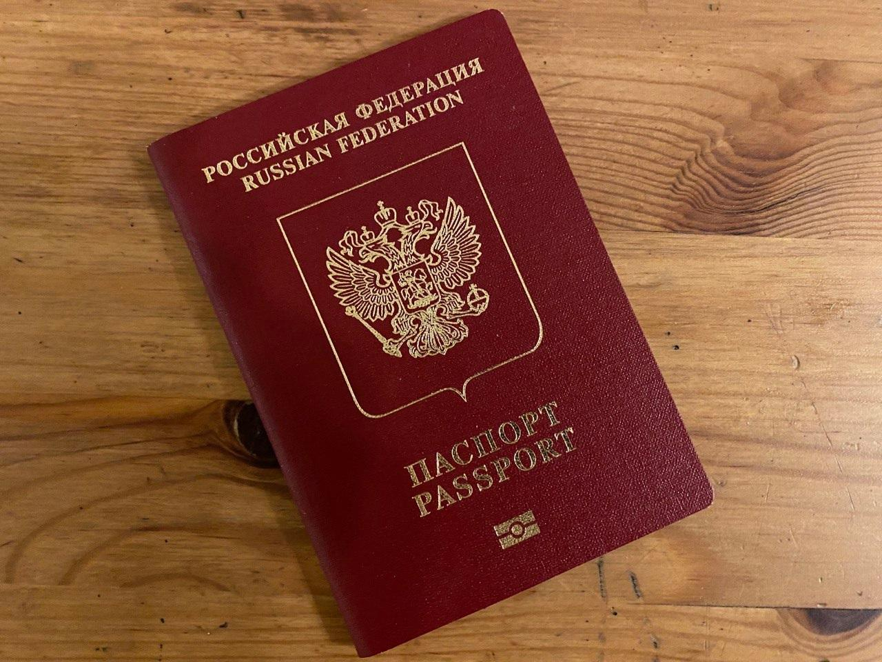 Выпустят ли теперь за границу с загранпаспортом на девичью фамилию ...