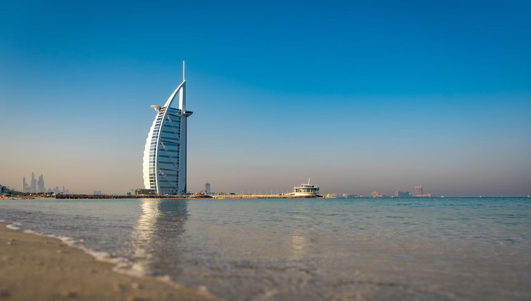 Туроператоры отменяют туры в Дубай и предупреждают туристов о рисках