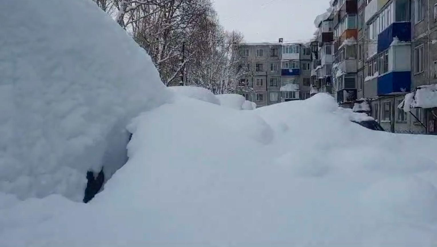 Камчатка попала в снежный плен: что происходит с туристами?