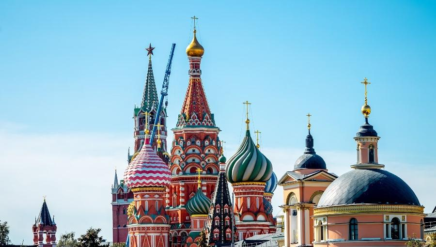 Спрос на обычные визы в Россию падает, на электронные — растет