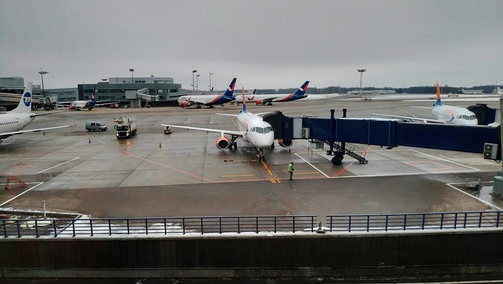 После экстренной посадки у AZUR air — задержки рейсов