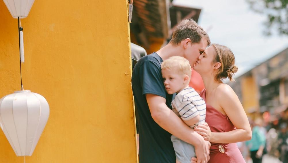 Туристам отказались вписывать ребенка в загранпаспорт еще до введения такого запрета