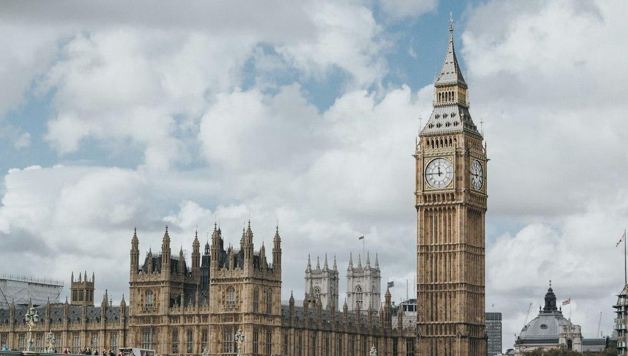 Гудбай, Британия? Российским туристам стало сложнее получить визу