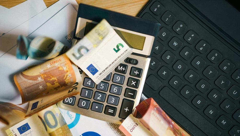 У туристов требуют сотни евро из-за замены рейсов AZUR air